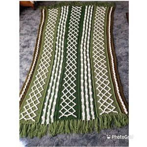 🌾 Field of Dreams Fisherman Style Afghan w/fringe Hand Crocheted Greens/White